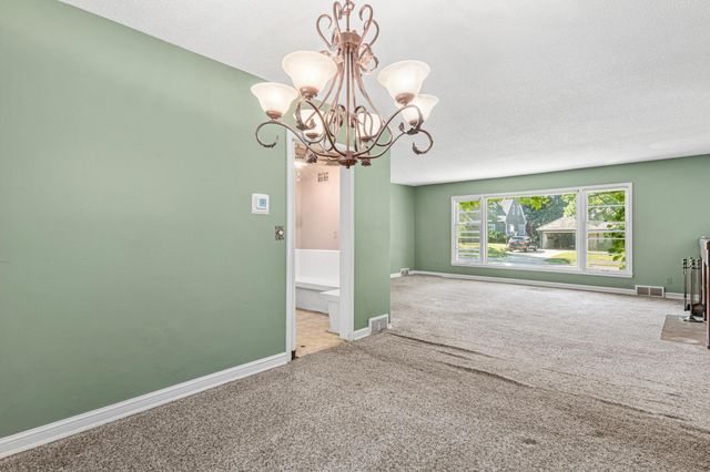 1531 Idaho Avenue W, Falcon Heights, MN 55108