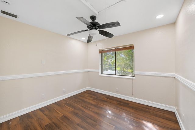 32 Wimbledon Lakes Drive 221, Plantation, FL 33324