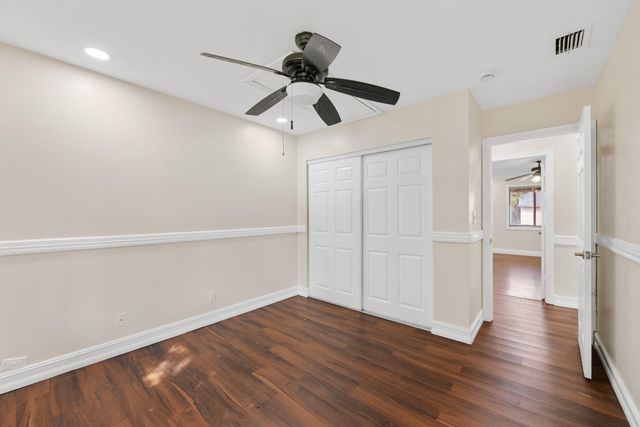 32 Wimbledon Lakes Drive 221, Plantation, FL 33324