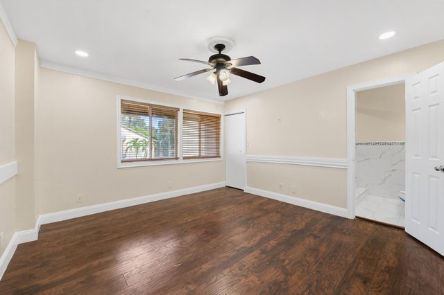 32 Wimbledon Lakes Drive 221, Plantation, FL 33324
