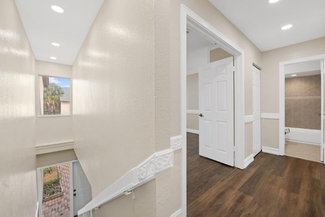 32 Wimbledon Lakes Drive 221, Plantation, FL 33324