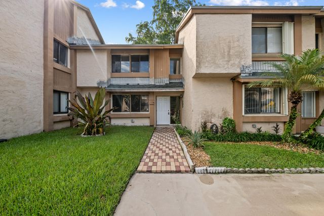 32 Wimbledon Lakes Drive 221, Plantation, FL 33324