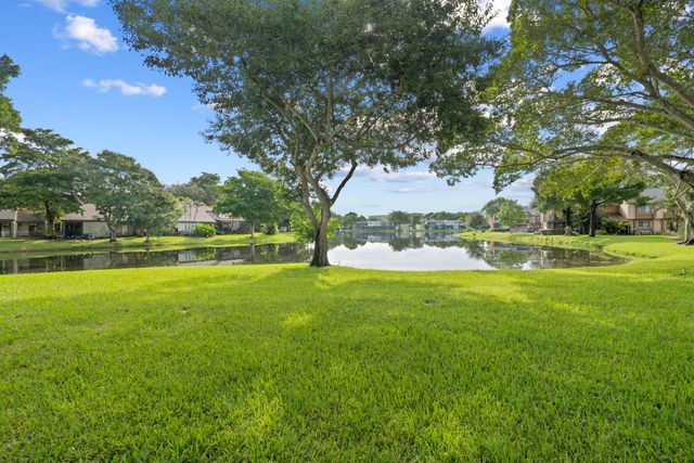 32 Wimbledon Lakes Drive 221, Plantation, FL 33324