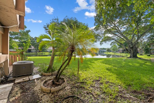 32 Wimbledon Lakes Drive 221, Plantation, FL 33324