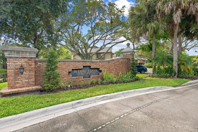 32 Wimbledon Lakes Drive 221, Plantation, FL 33324