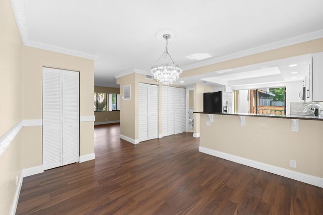 32 Wimbledon Lakes Drive 221, Plantation, FL 33324