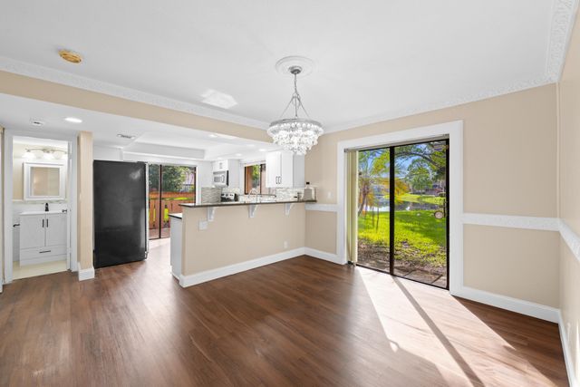 32 Wimbledon Lakes Drive 221, Plantation, FL 33324