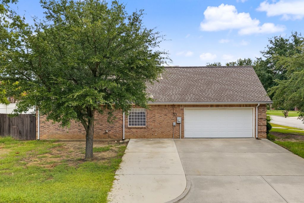1106 Owl Drive, Decatur, TX 76234 — photo 2