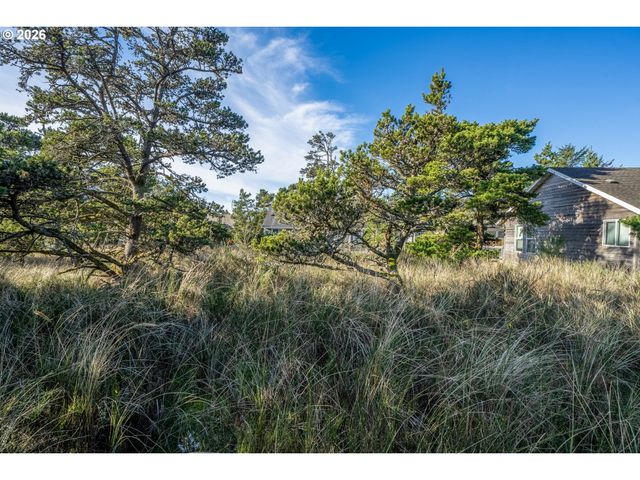 13700 Cape Kiwanda Dr, Pacific City, OR 97135