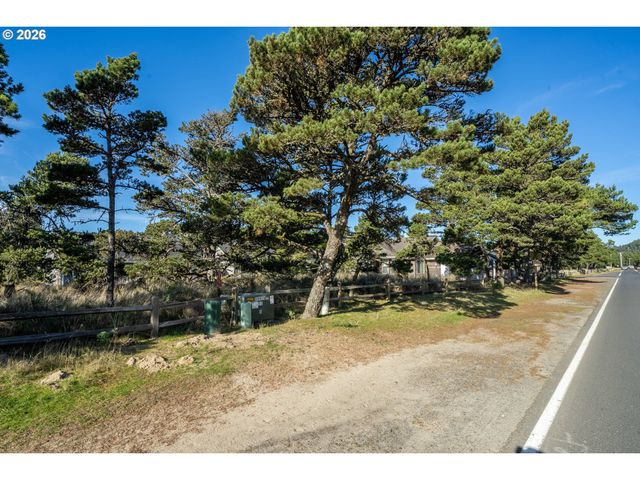 13700 Cape Kiwanda Dr, Pacific City, OR 97135