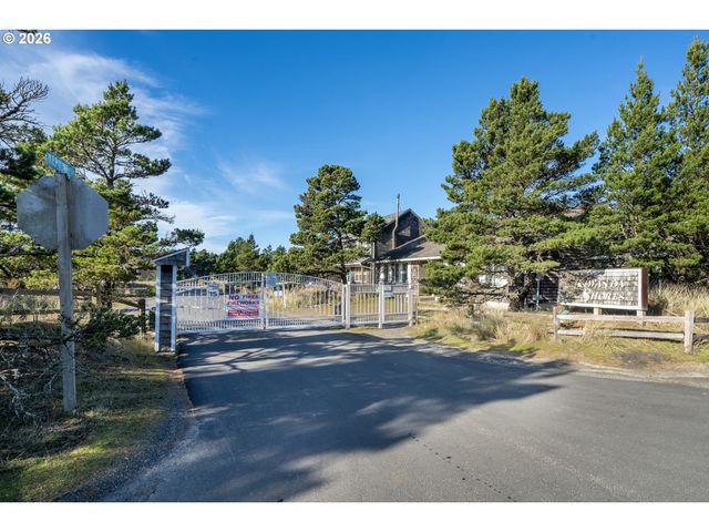 13700 Cape Kiwanda Dr, Pacific City, OR 97135