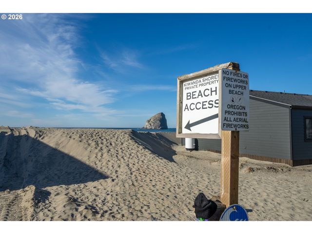 13700 Cape Kiwanda Dr, Pacific City, OR 97135