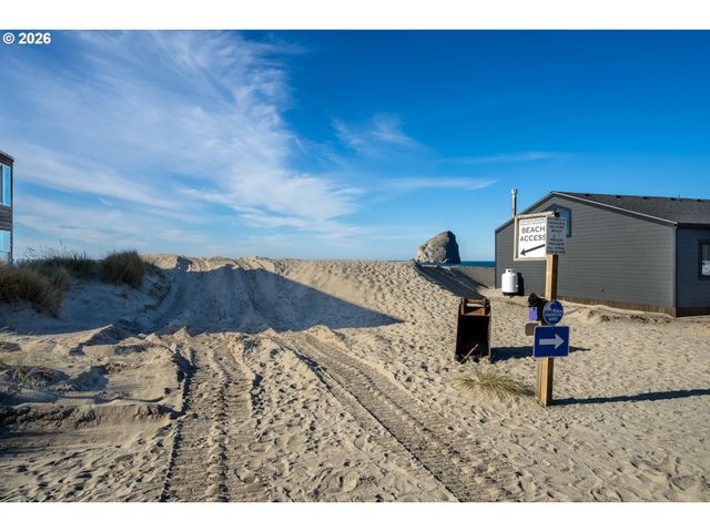 13700 Cape Kiwanda Dr, Pacific City, OR 97135