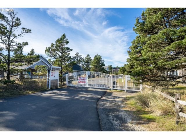 13700 Cape Kiwanda Dr, Pacific City, OR 97135