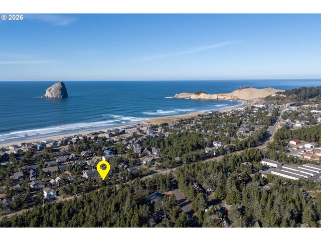 13700 Cape Kiwanda Dr, Pacific City, OR 97135