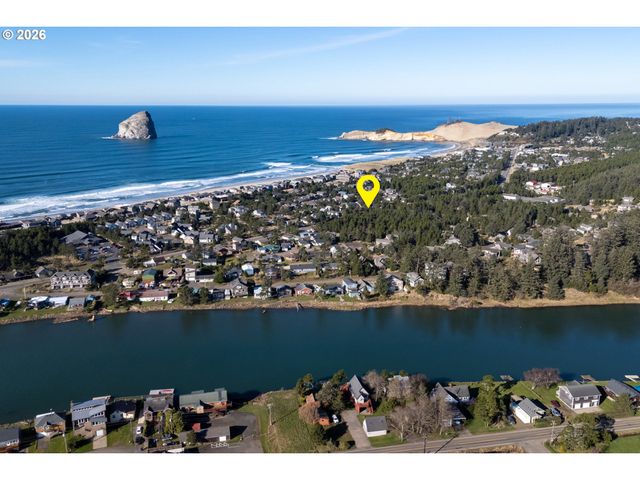 13700 Cape Kiwanda Dr, Pacific City, OR 97135