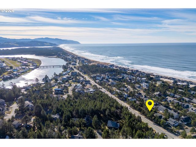 13700 Cape Kiwanda Dr, Pacific City, OR 97135