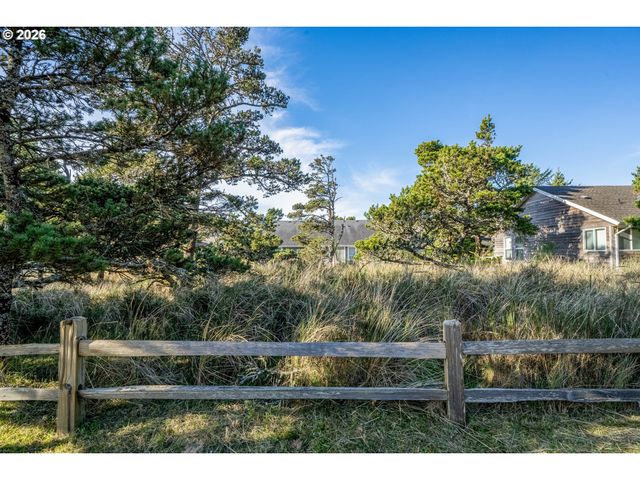 13700 Cape Kiwanda Dr, Pacific City, OR 97135