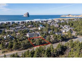 13700 Cape Kiwanda Dr, Pacific City, OR 97135