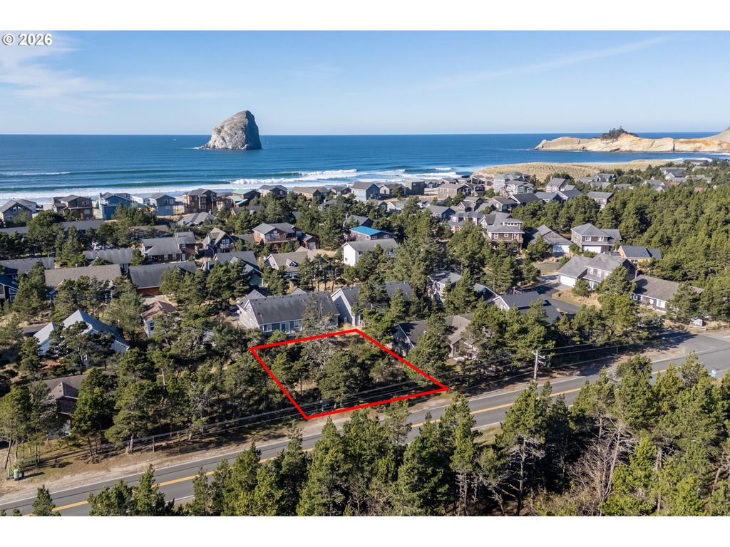 13700 Cape Kiwanda Dr, Pacific City, OR 97135