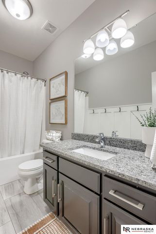 13812 S 49th Street, Papillion, NE 68133