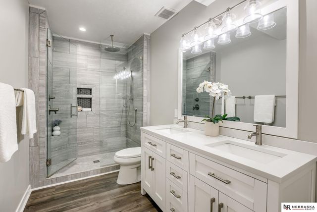 13812 S 49th Street, Papillion, NE 68133