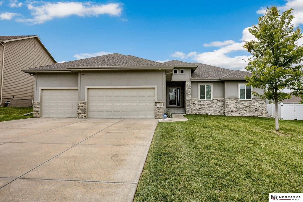 13812 S 49th Street, Papillion, NE 68133