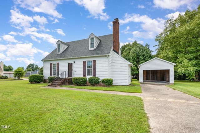 301 Pineview Drive, Zebulon, NC 27597