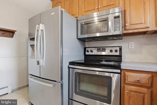 6230 HOCKER DR, Harrisburg, PA 17111