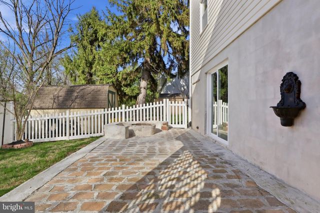 6230 HOCKER DR, Harrisburg, PA 17111