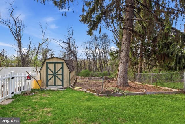 6230 HOCKER DR, Harrisburg, PA 17111