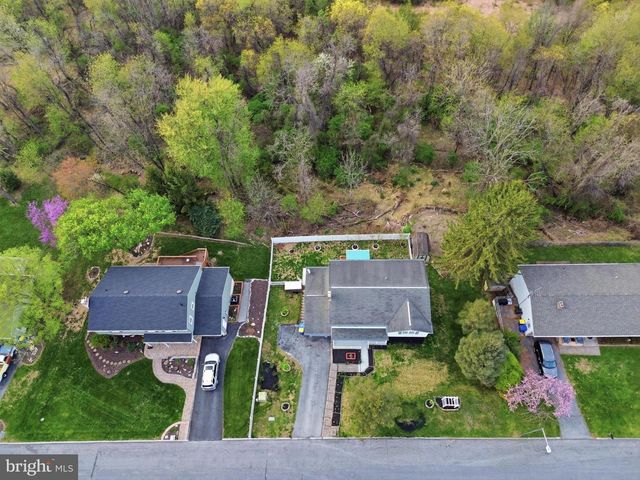 6230 HOCKER DR, Harrisburg, PA 17111