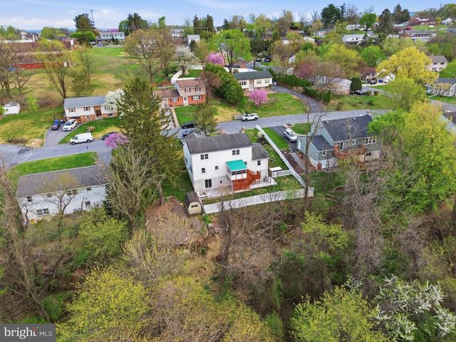 6230 HOCKER DR, Harrisburg, PA 17111