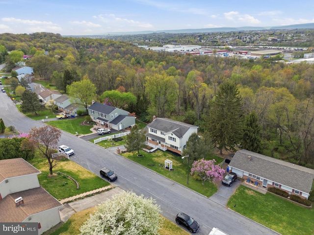 6230 HOCKER DR, Harrisburg, PA 17111