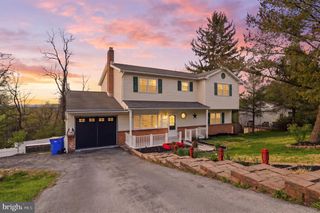 6230 HOCKER DR, Harrisburg, PA 17111