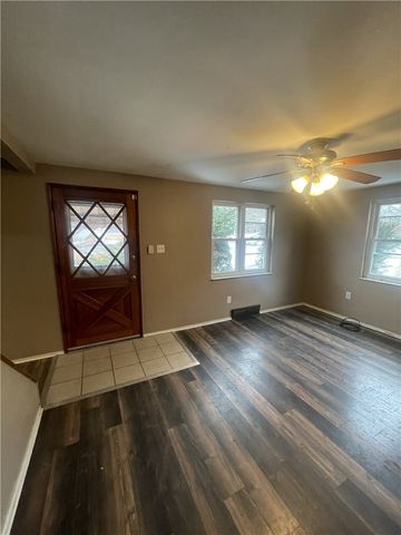 149 Parkwood Dr, Penn Hills, PA 15147