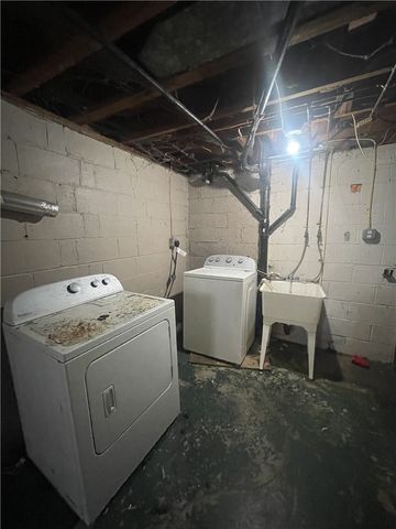 149 Parkwood Dr, Penn Hills, PA 15147