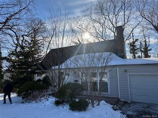 67 Knollwood Road, Roslyn, NY 11576