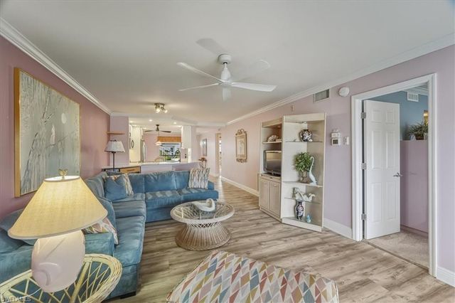 845 Gulf Pavilion DR # 102, Naples, FL 34108