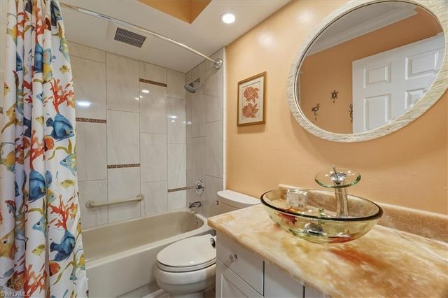 845 Gulf Pavilion DR # 102, Naples, FL 34108