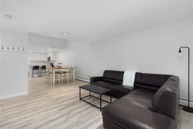 458 Thames Street B, Newport, RI 02840