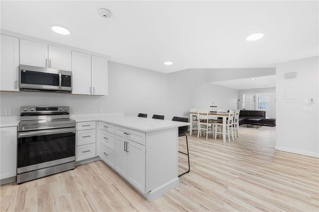 458 Thames Street B, Newport, RI 02840