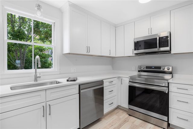 458 Thames Street B, Newport, RI 02840