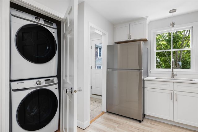 458 Thames Street B, Newport, RI 02840