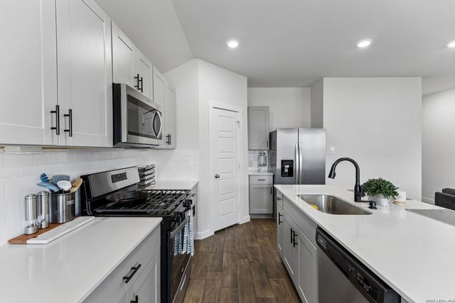 109 NETHERLAND ST, San Marcos, TX 78666