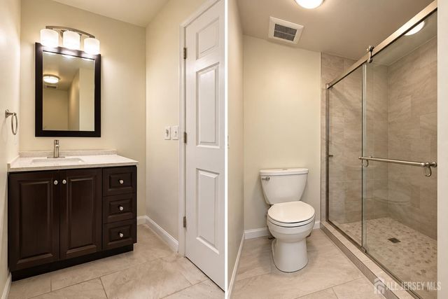 4 Letts Court, East Brunswick, NJ 08816