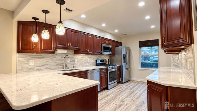 4 Letts Court, East Brunswick, NJ 08816