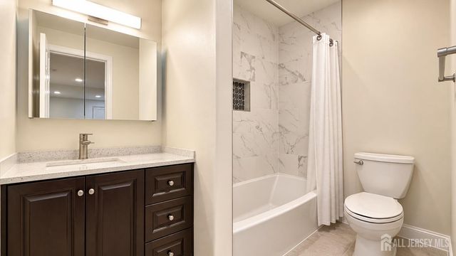 4 Letts Court, East Brunswick, NJ 08816