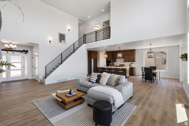 619 E MOUNTAIN RD., North Ogden, UT 84414