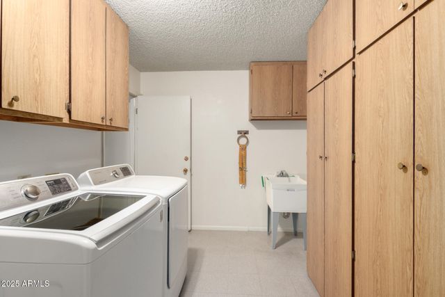 11065 W EDGEWOOD Drive, Sun City, AZ 85351